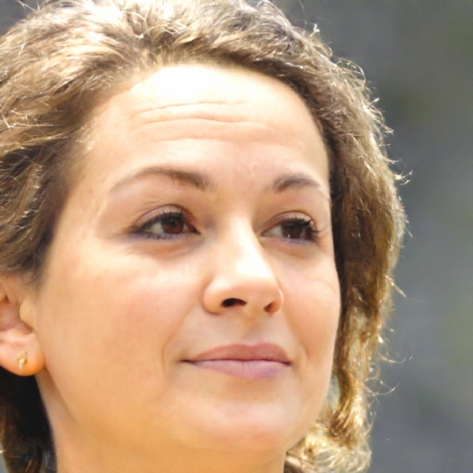 Carmen Rodríguez, Analista Financiera